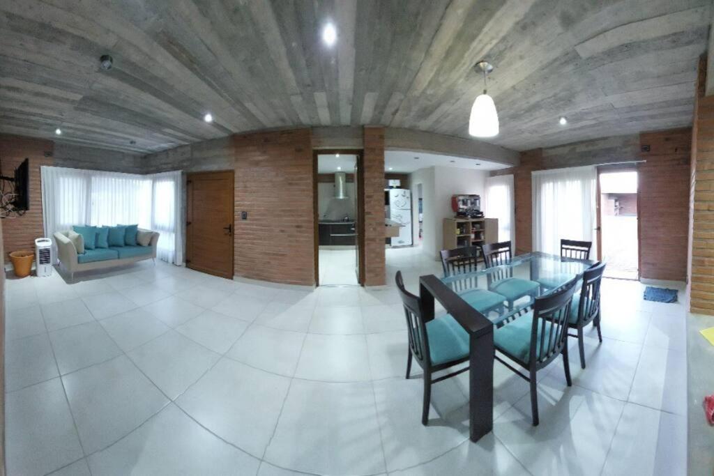Casa Amplia En Ubicacion Tranquila De La Ciudad Apartment *