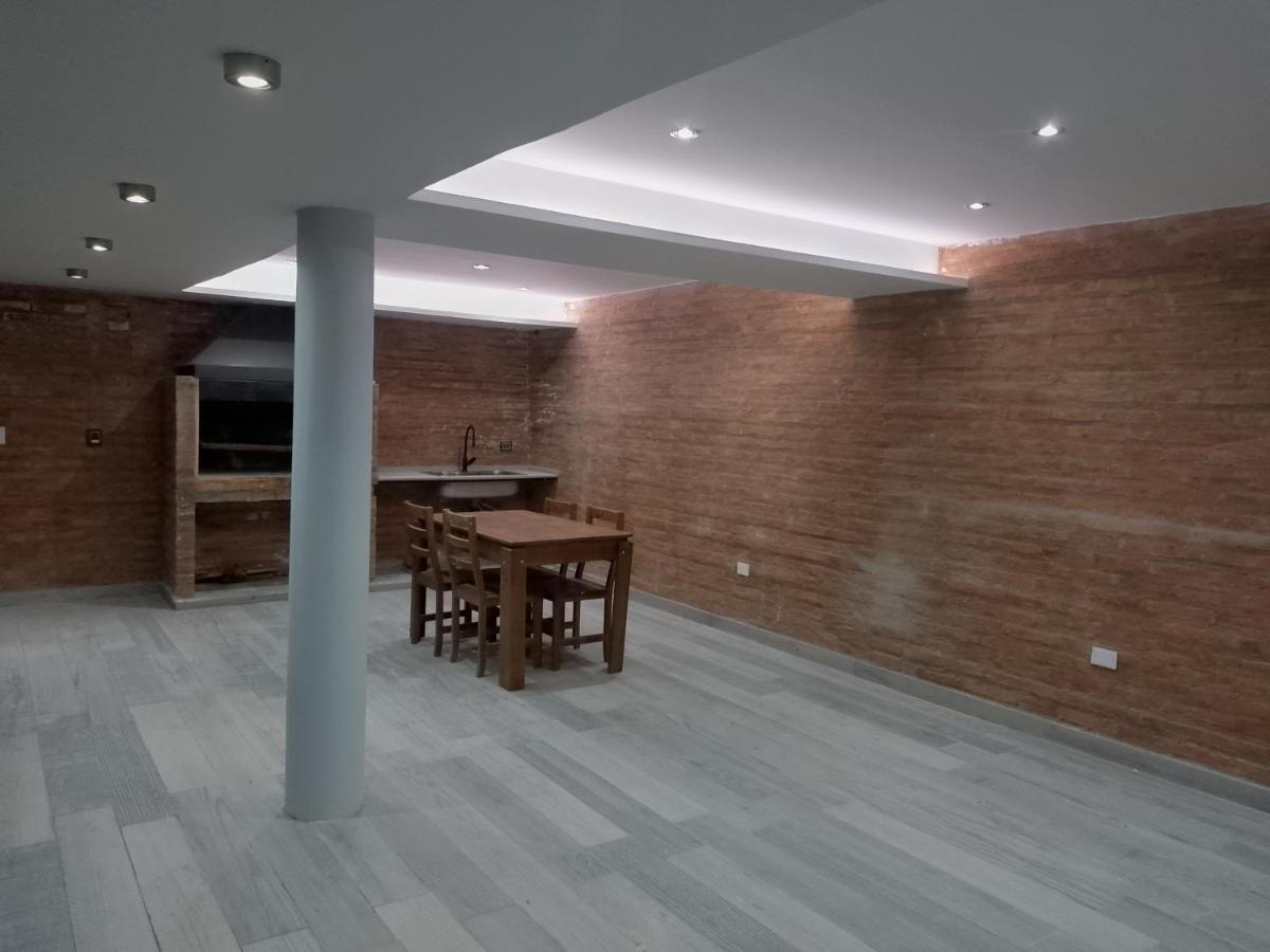 Casa Amplia En Ubicacion Tranquila De La Ciudad *