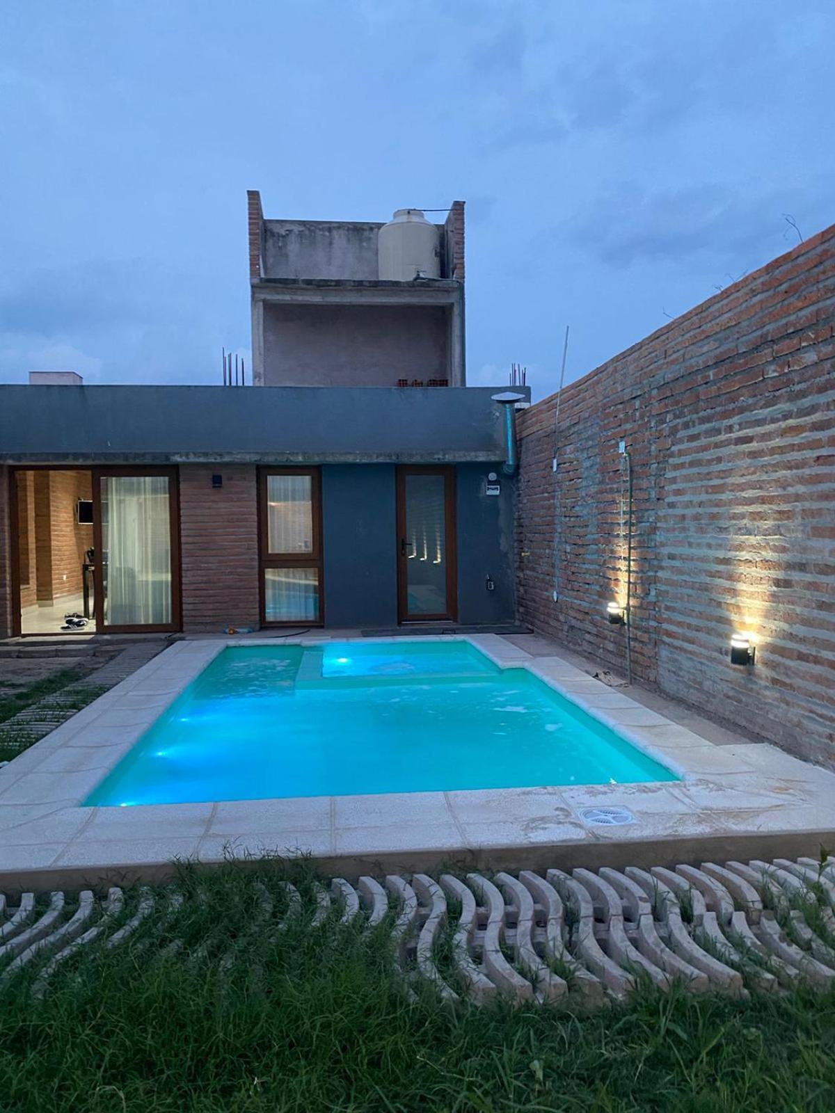 Casa Amplia En Ubicacion Tranquila De La Ciudad
